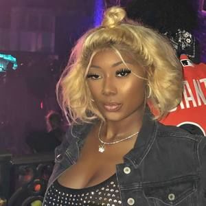 Meet your Posher, Lia